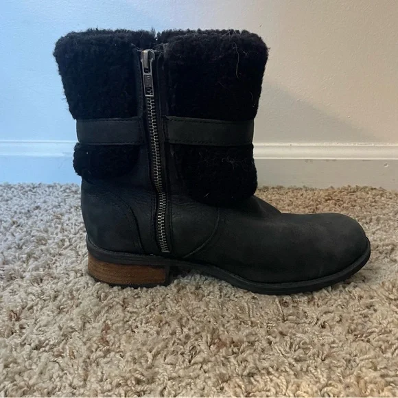 UGG Cozy Black Ankle Left Boot with Buckle- one boot only size 7.5 - Picture 3 of 7